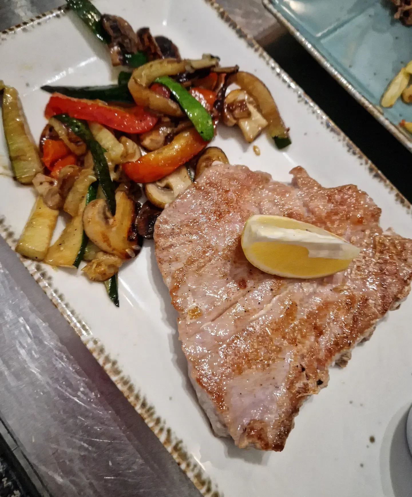 Tuna steak s povrćem sa žara